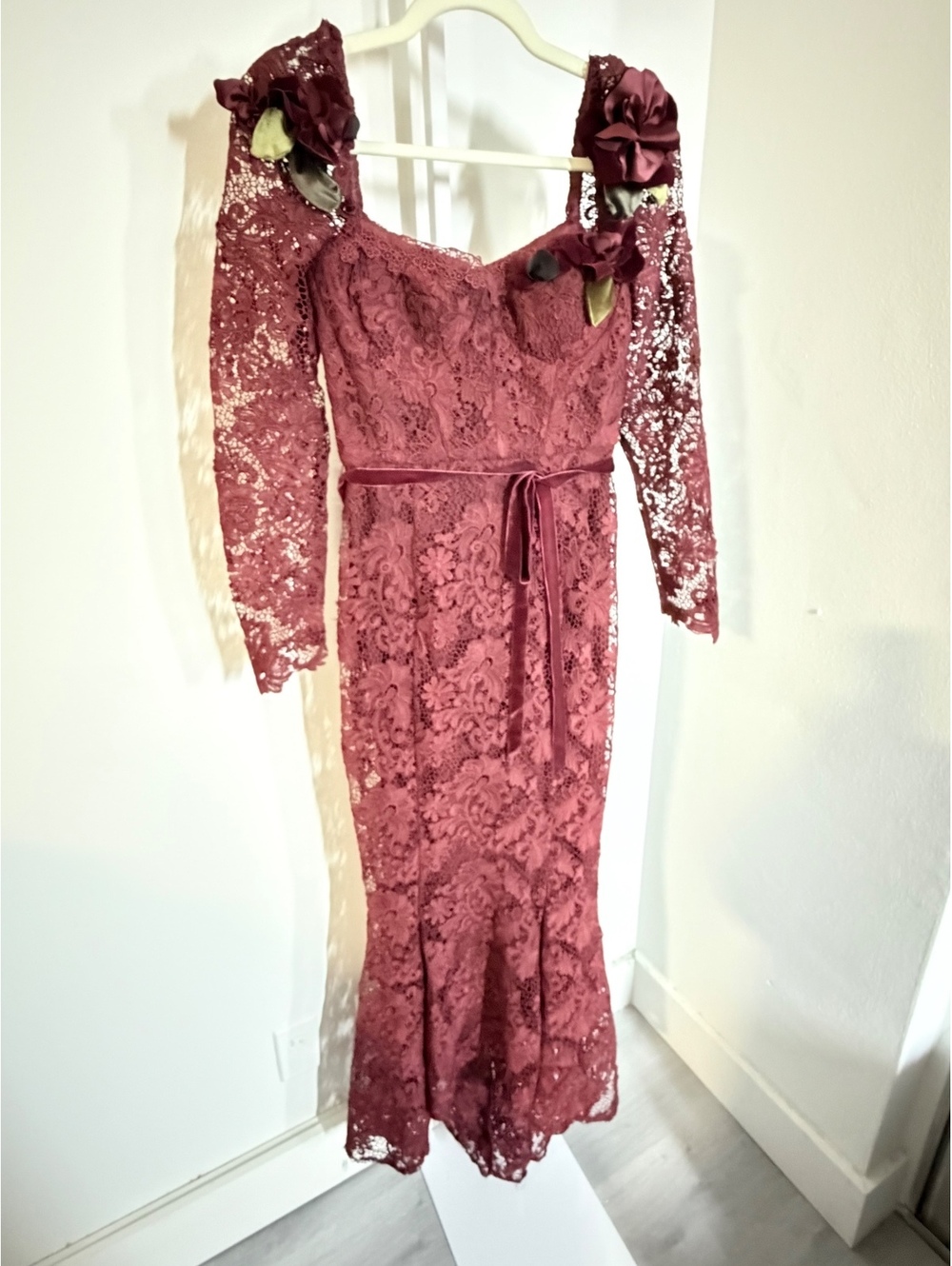 NWT Muse by Marchesa Elegant Burgundy Lace Long Sleeve Evening Dress with Floral